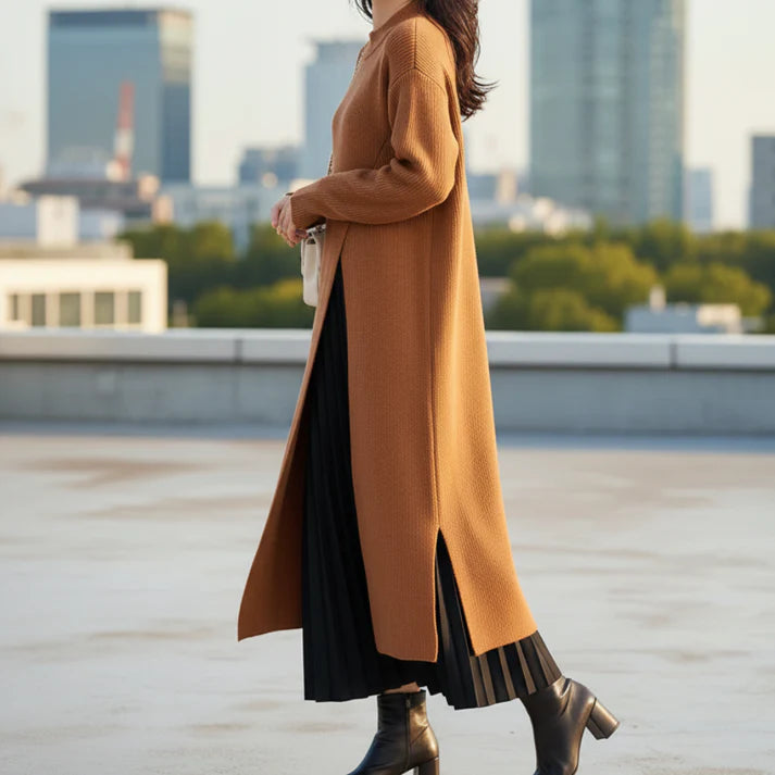 ELODIE™ – アーキテクチュラルスプリットニットドレス